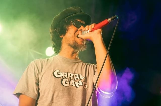 Jimi Multhazam Performance